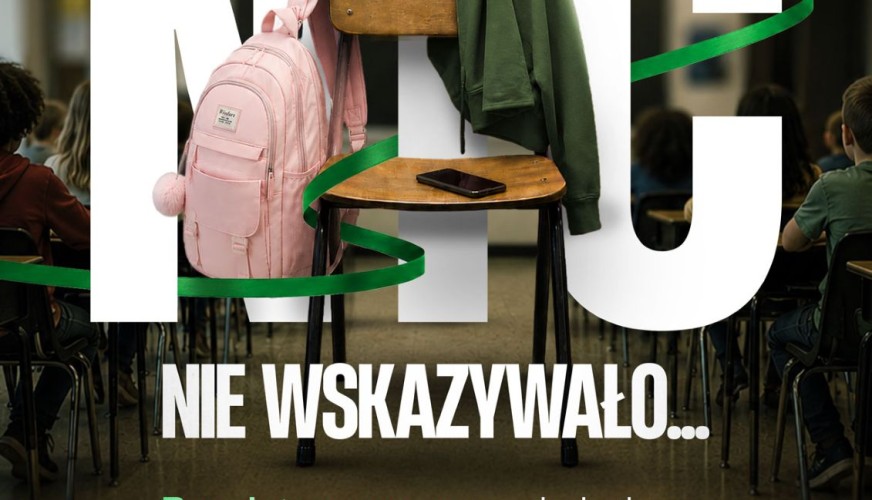 Plakat, krzesło i plecak